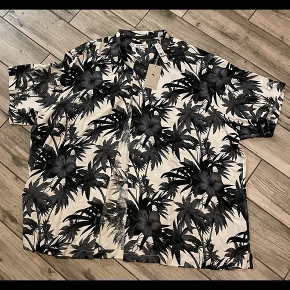 New Blue Note Tommy  Bahama Harbor Hibiscus camp
